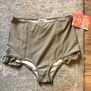 Kortni Jeane small NWT mocha hip ruffles